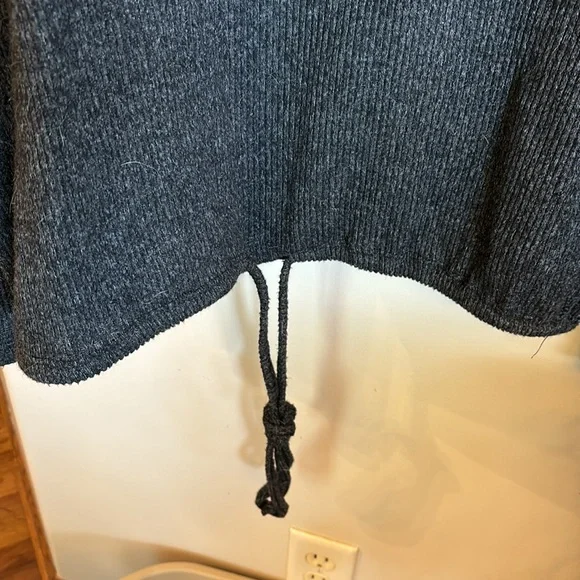 🌺Women’s XL top with draw string bottom. - Picture 2 of 4